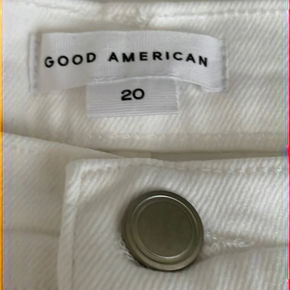 Good American Good 90's High Waisted Distressed Denim Shorts in White - Size 20 - Picture 5 of 9